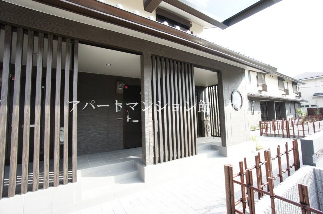 WEST COURT 楓のエントランス