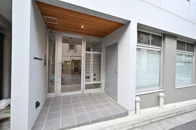 新宿早稲田レーベルのエントランス