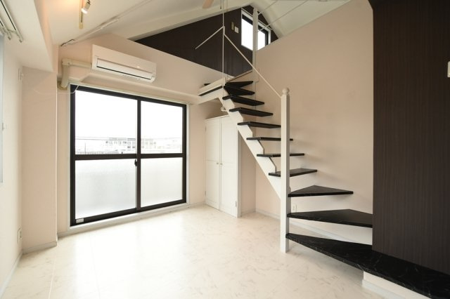 スワンレイクイン目白ストリートの洋室