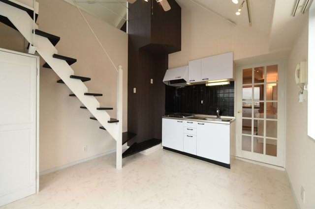 スワンレイクイン目白ストリートの洋室