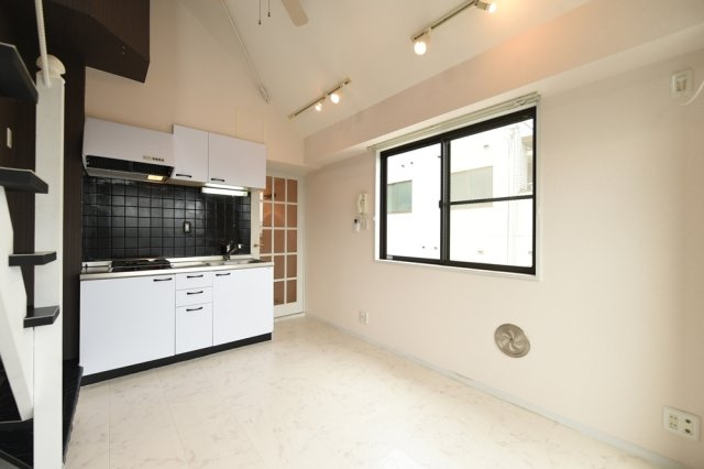 スワンレイクイン目白ストリートの洋室