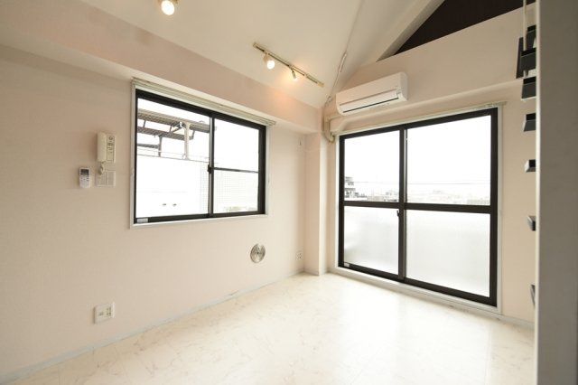 スワンレイクイン目白ストリートの洋室