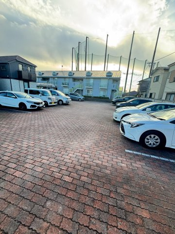 調布市飛田給２丁目のアパートの駐車場
