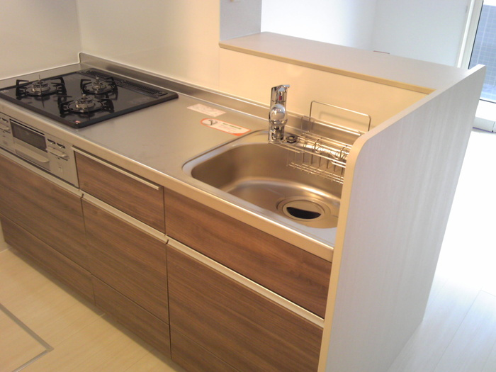 プリムローズのキッチン|コンパクトなキッチンで掃除もラクラク