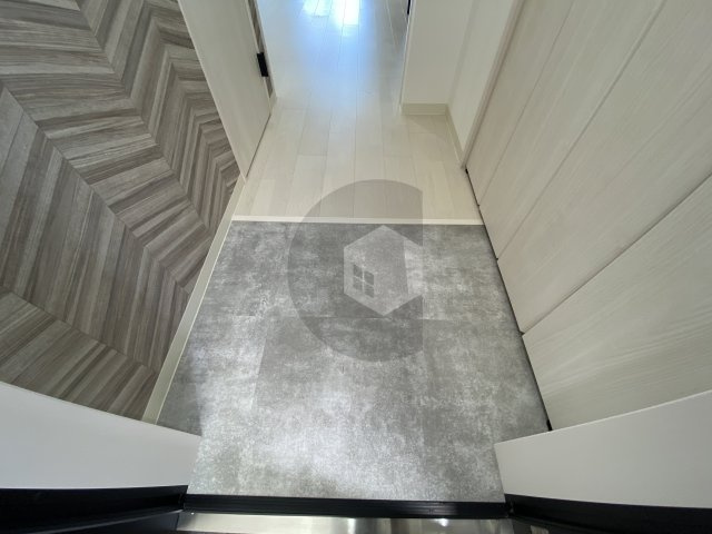 クリエオーレ大蓮東1の玄関