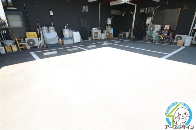 ハイツマコーレの駐車場
