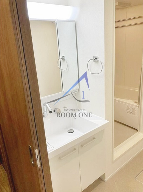 セントル　ヴィラージュの洗面所|独立洗面台です。