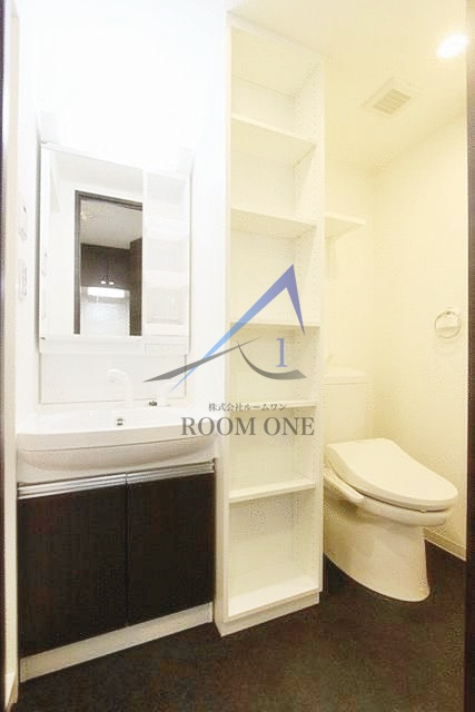 スクエアシティ川崎の洗面所|独立洗面台です。