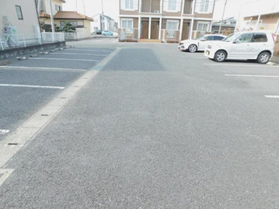 【駐車場】 | エトワールⅢ | 駐車場完備です