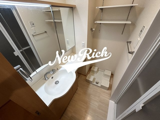 前橋市西片貝町４丁目のアパートの独立洗面台