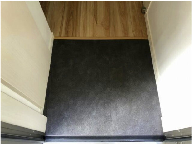 TEN-NOM HOUSE PREMIERの玄関