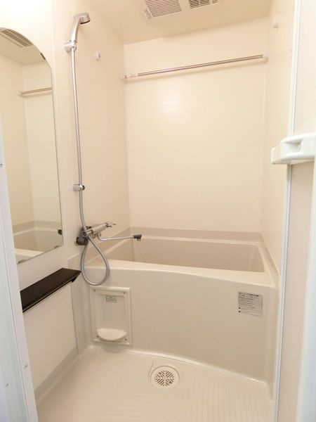 ディアレイシャス浅間町Ⅲの浴室
