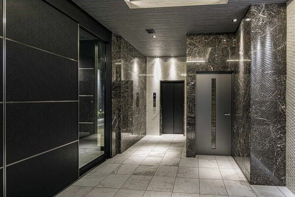 S-RESIDENCE星ヶ丘のエントランス