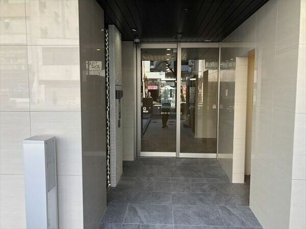 NISSYO BUILDINGのエントランス