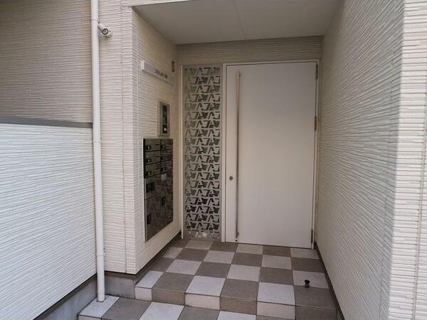 REGALEST名西のエントランス