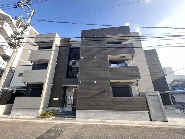 Cherim庄内通Westの外観