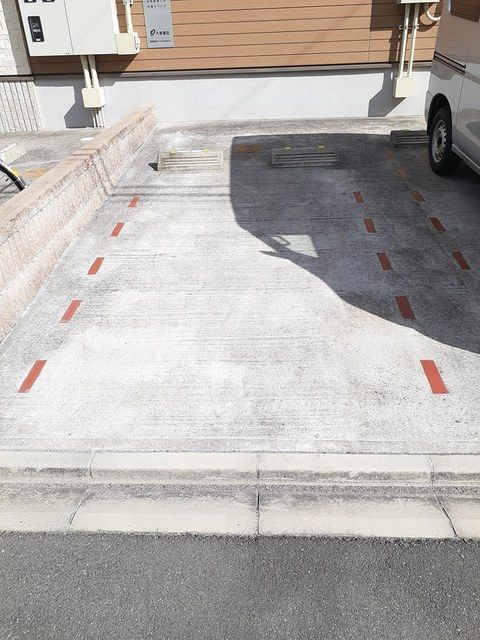 グレイス鶴里の駐車場