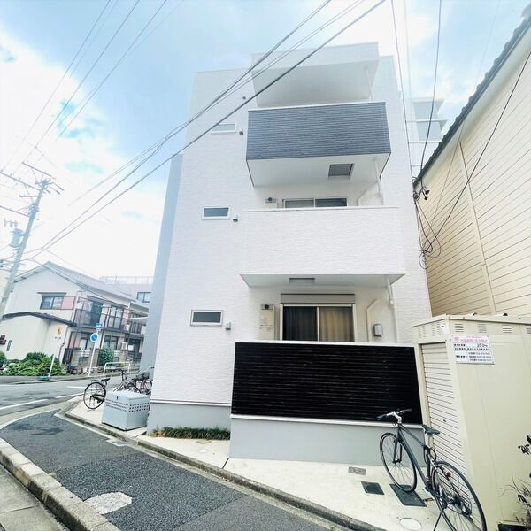 Charme Saisonの周辺