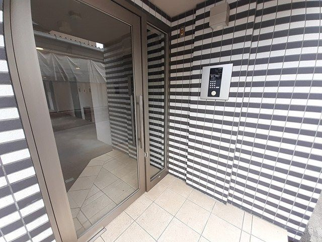 ブリランテ　田辺通のエントランス