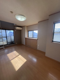 【洋室】 | 小室町戸建 | 個人の部屋や寝室として使える洋室です