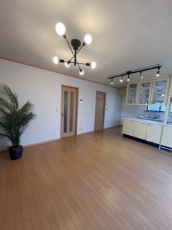 【居間・リビング】 | 小室町戸建 | おしゃれなリビングです