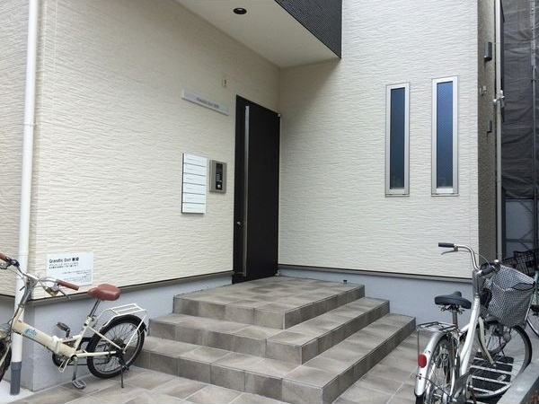 Grandtic Dorf新栄のエントランス
