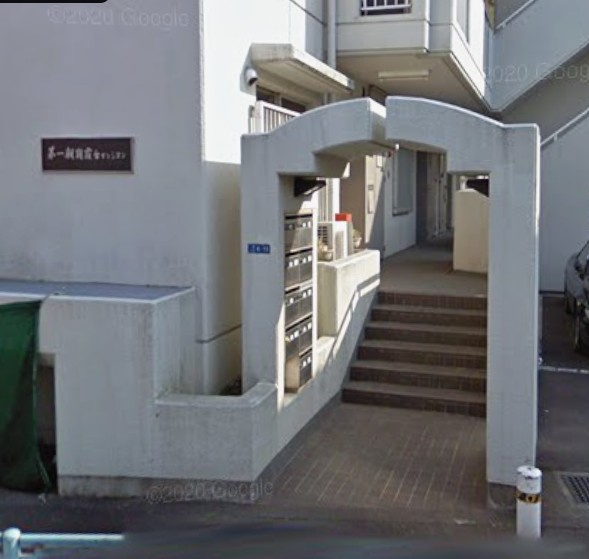 ノーブルヴィサージュ朝霞台のエントランス