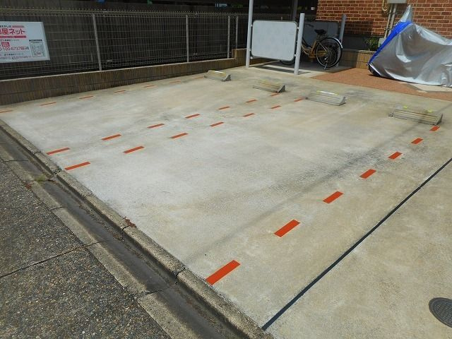 クレシェンドの駐車場