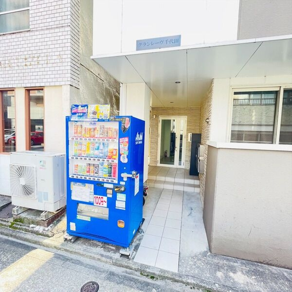 グランレーヴ千代田のエントランス