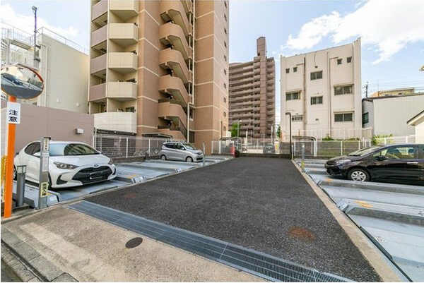 エルスタンザ徳川の駐車場