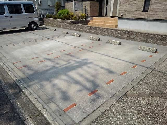 プロムナード　ハイネの駐車場