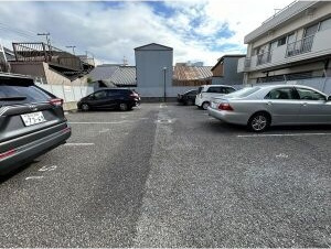 プランドール浅間町の駐車場