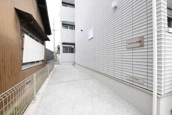 Yuzuriha名駅西のエントランス