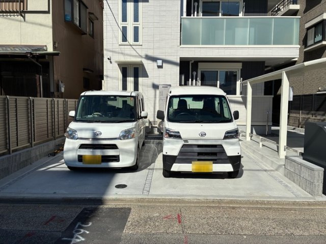 セレスティア森末町の駐車場