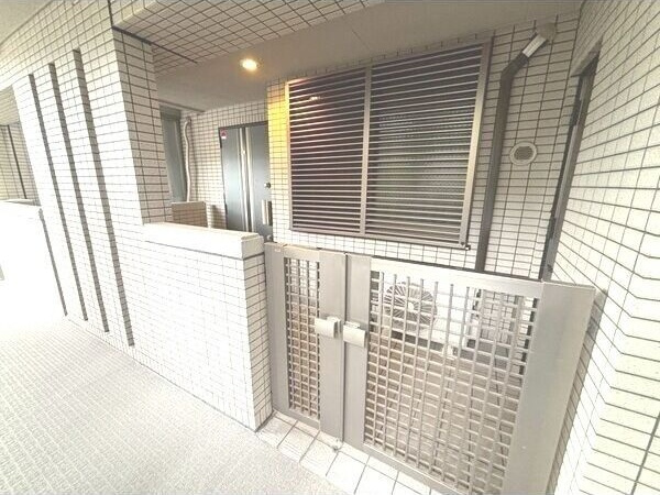 パルシオ東山元町の玄関