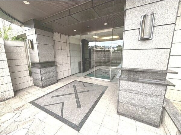 パルシオ東山元町のエントランス