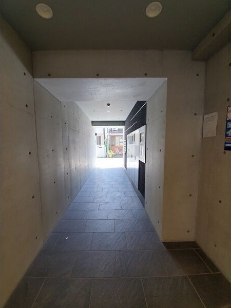 G+HONMACHIのエントランス