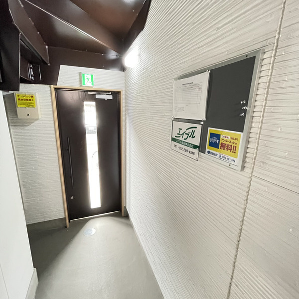 ｸﾞﾗﾝﾚｰｳﾞ東別院EASTのロビー