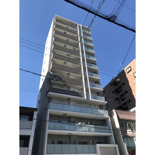 モンテーニュ名駅の外観