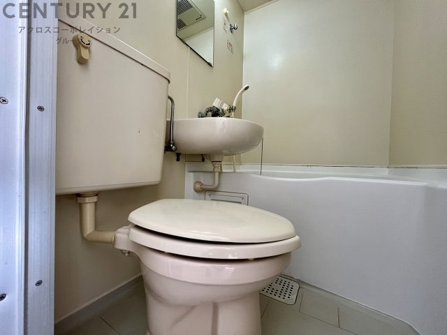 浴室内にトイレがあります！
