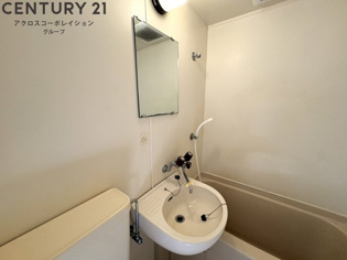 浴室内にトイレがあります♪