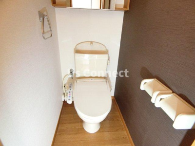 【トイレ】 | ラ・ヴィ | 温水洗浄便座付きのトイレ。