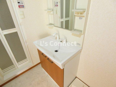 【洗面所】 | ラ・ヴィ | 朝の支度もスムーズな独立洗面台。