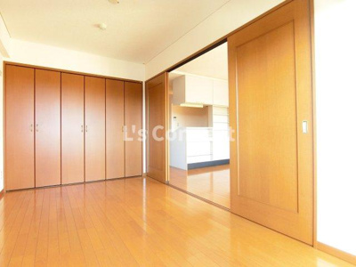 【内装】 | レジェンダ泉中央 | ＬＤＫと隣の洋室は繋げて使うこともできます。