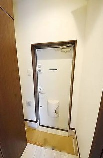 グランテラス中河原の玄関