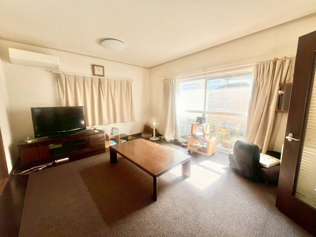 長久手市喜婦嶽戸建の居間・リビング|陽当たり良好なリビング！