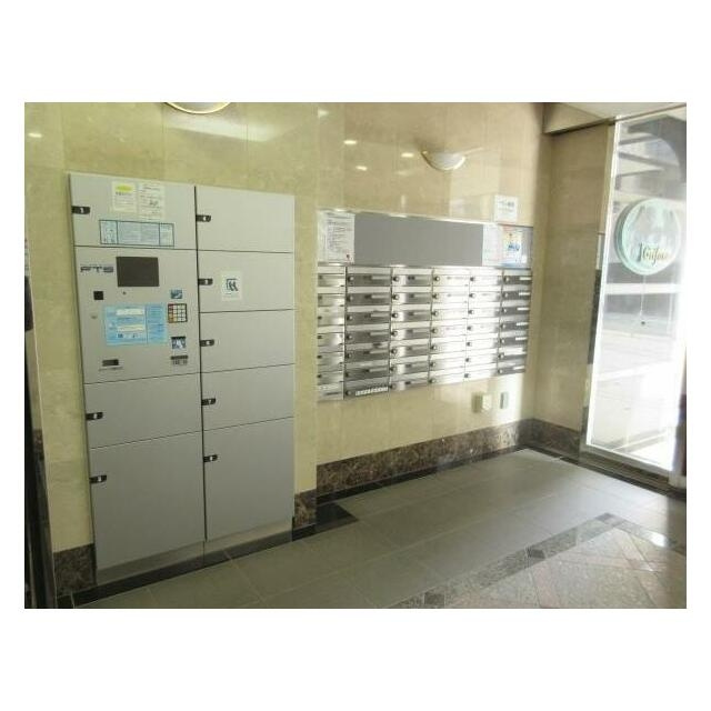 グリフォーネ横浜・平沼橋駅前のロビー