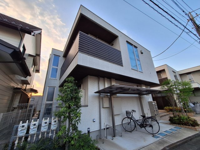 イル・ラシーヌ 南棟の外観