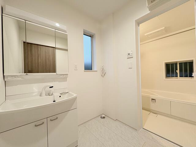 ハートフルタウン宇都宮市御幸ヶ原１０番　新築一戸建ての独立洗面台