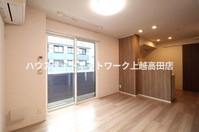 キャトル・セゾンの居間・リビング|ＬＤＫ